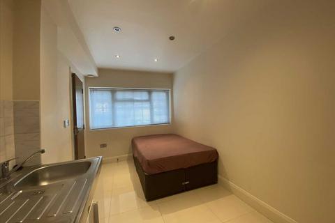 Studio to rent, Hermitage Way, Stanmore