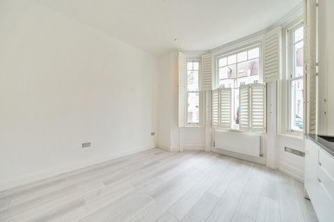 Studio to rent, Inglewood Road, West Hampstead, London, NW6
