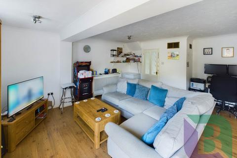3 bedroom terraced house for sale, Sadleirs Green, Milton Keynes MK17
