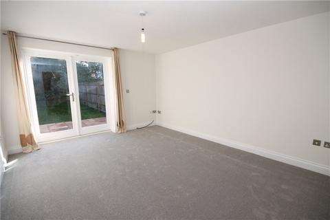 3 bedroom terraced house to rent, St James Close, Surrey KT18