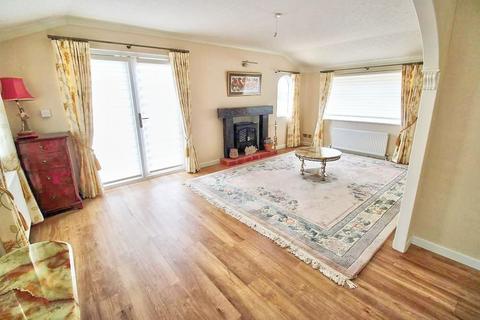 2 bedroom detached bungalow for sale, Oak Tree Lane, Eastbourne BN23