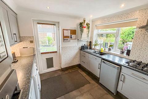 3 bedroom semi-detached house for sale, Fairford Road, Tilehurst, Reading, RG31