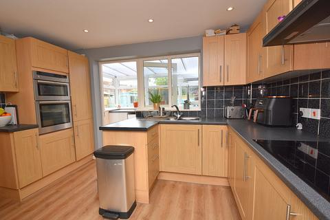 35 Manor Close, Templecombe, BA8 0LA