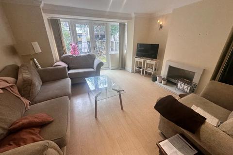 3 bedroom townhouse to rent, Pointers Close, London E14