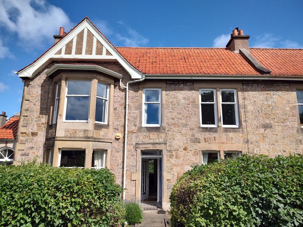 East Trinity Road, Edinburgh... 3 bed flat to rent £2,350 pcm (£542 pw)