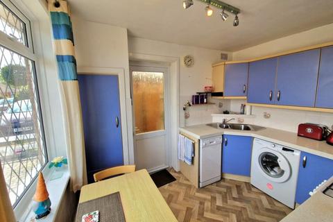 2 bedroom bungalow for sale, Heathfield Avenue, Wallisdown, Poole