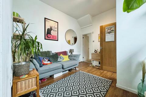 2 bedroom flat to rent, Central Road, West Didsbury, Manchester, M20