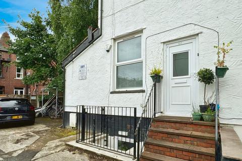 2 bedroom flat to rent, Central Road, West Didsbury, Manchester, M20