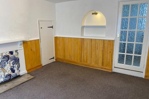 2 bedroom end of terrace house to rent, Chapel Street