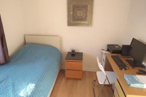 2 bedroom house to rent, Gatekeeper Close, Pinewood, Ipswich, Suffolk, UK, IP8