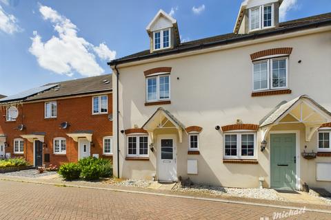 3 bedroom terraced house for sale, Widdowson Place, Aylesbury, Buckinghamshire