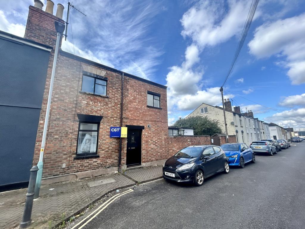 Russell Street, Cheltenham... 2 bed semidetached house for sale £180,000