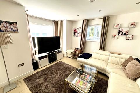 4 Dorset Close, Chessington, KT9 1BF