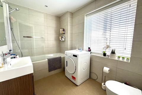 4 Dorset Close, Chessington, KT9 1BF