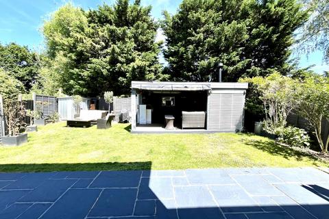 4 Dorset Close, Chessington, KT9 1BF