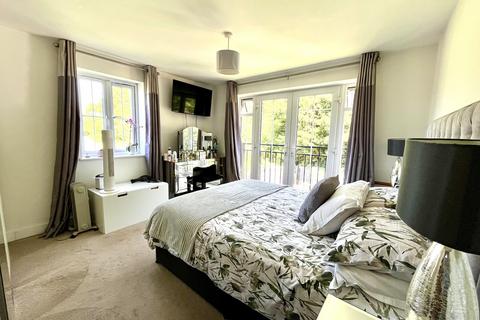 4 Dorset Close, Chessington, KT9 1BF