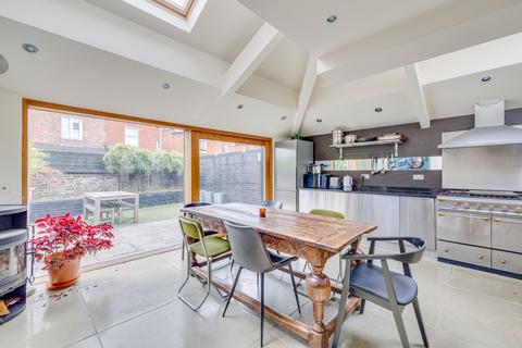 4 bedroom end of terrace house to rent, Margravine Gardens, London