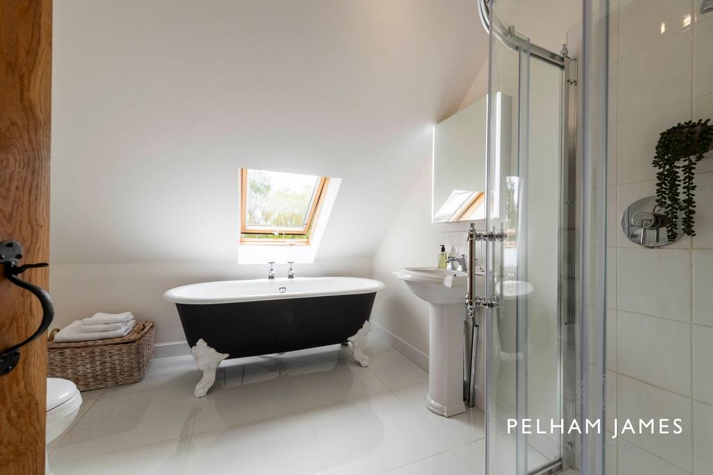 Family Bathroom, The Old Nursery, Helpston