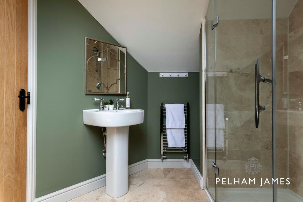 Principal En Suite, The Old Nursery, Helpston