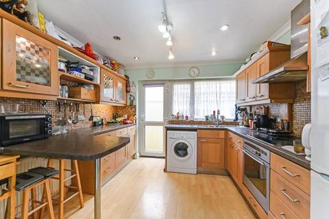 2 bedroom detached bungalow for sale, Grayswood Avenue, Bracklesham Bay, West Sussex, PO20