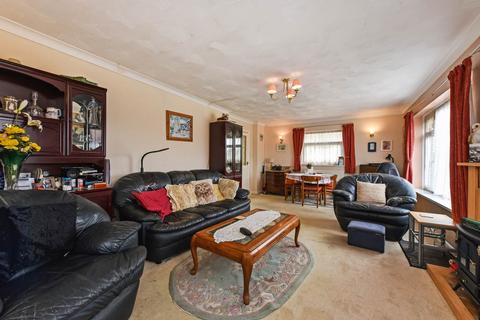 2 bedroom detached bungalow for sale, Grayswood Avenue, Bracklesham Bay, West Sussex, PO20