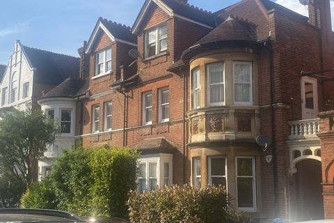 2 bedroom flat for sale, Surbiton Hill Road, Surbiton, KT6