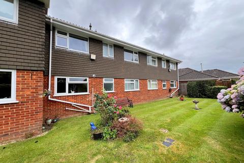 2 bedroom flat for sale, 18 Herbert Road, New Milton, Hampshire. BH25 6BX