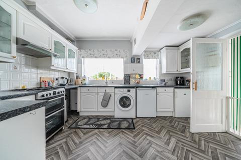 38 Midfield Way, Orpington, BR5 2QJ