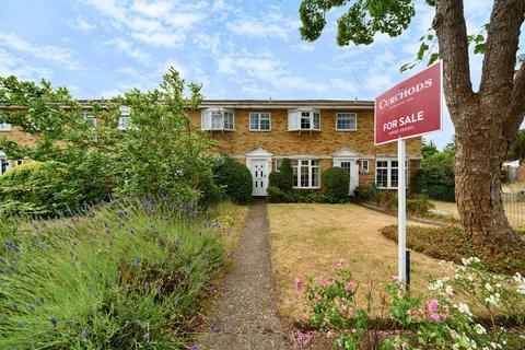 18 Madeira Road, West Byfleet, KT14 6DE