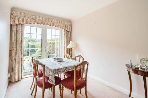 18 Madeira Road, West Byfleet, KT14 6DE