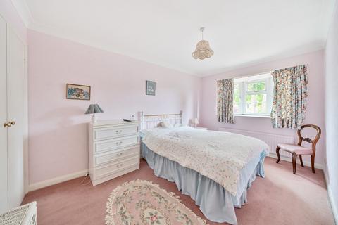 18 Madeira Road, West Byfleet, KT14 6DE