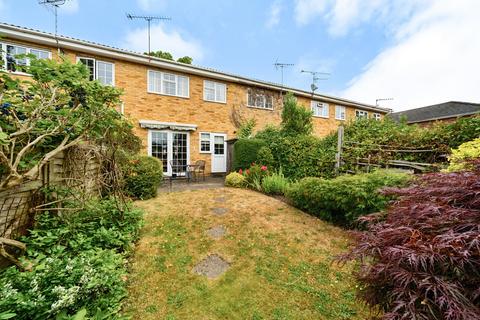 18 Madeira Road, West Byfleet, KT14 6DE