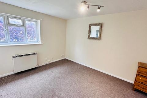 2 bedroom flat to rent, Oakington Avenue, Wembley HA9