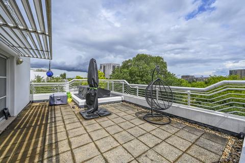 2 bedroom flat for sale, Barrier Point Road, Docklands, London, E16