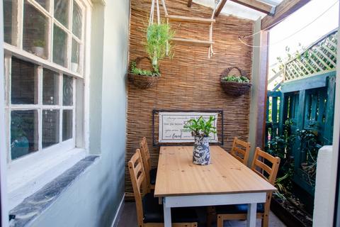 2 bedroom cottage for sale, North Street, Lostwithiel, Cornwall, PL22