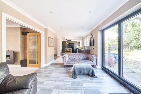 Foxholme Clock House Close, Byfleet, West Byfleet, KT14 7DB