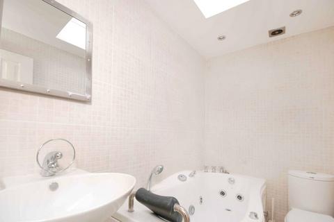 1 bedroom flat for sale, Waldegrave Road, Teddington, TW11