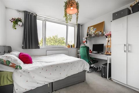 3 bedroom flat for sale, Downfield Close, W9