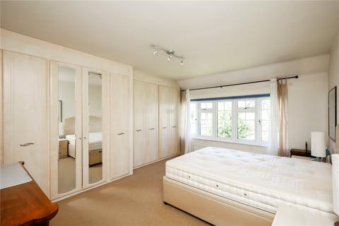 18 Queen Annes Grove, London, W5 3XR