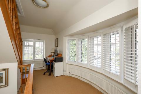 18 Queen Annes Grove, London, W5 3XR