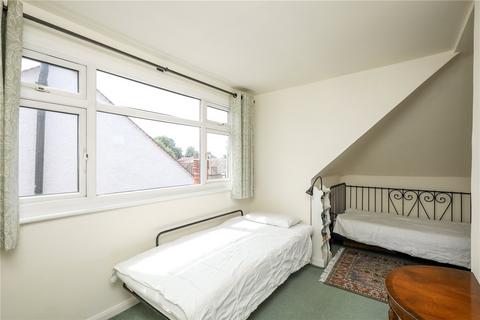 18 Queen Annes Grove, London, W5 3XR