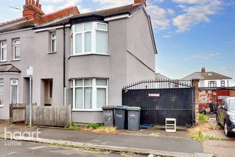 3 bedroom end of terrace house for sale, Dane Road, Luton