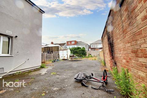 3 bedroom end of terrace house for sale, Dane Road, Luton