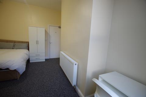 1 bedroom block of apartments to rent, Briggate, Shipley, BD17 7BP