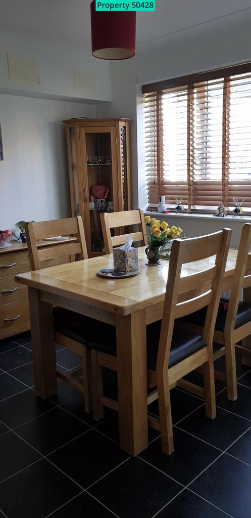 Kitchen Diner - Breakfast