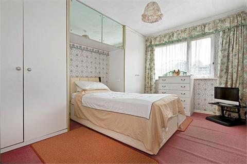 2 bedroom detached bungalow to rent, Fendyke Road, Belvedere, DA17