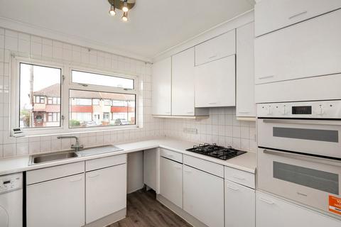 2 bedroom detached bungalow to rent, Fendyke Road, Belvedere, DA17