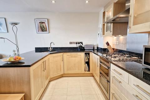 2 bedroom flat for sale, Bridport