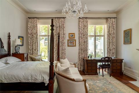 25 Ovington Square, London, SW3 1LJ
