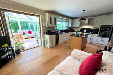 4 bedroom detached bungalow for sale, Cosheston, Pembroke Dock, Pembrokeshire. SA72 4TT